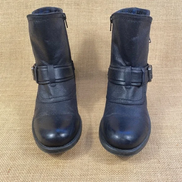 Bear Trap Boots Black  Buckle Side Zip
Women's Size 7 - Picture 9 of 12